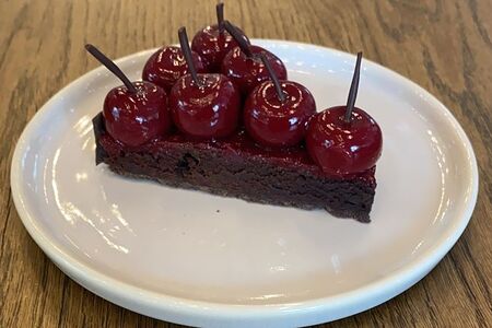 Тарталетка Брауни с черешней