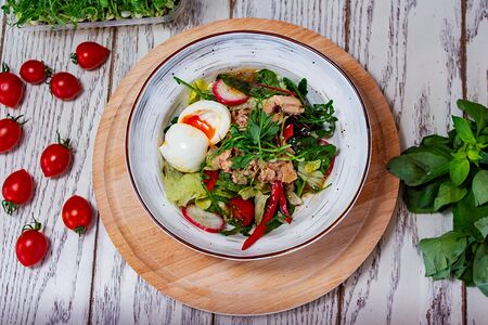 Салат с тунцом