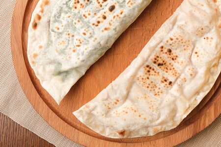 Кутаб с помидором и сыром