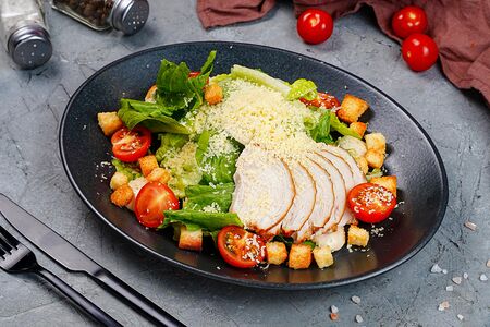 Салат Цезарь с куриным филе