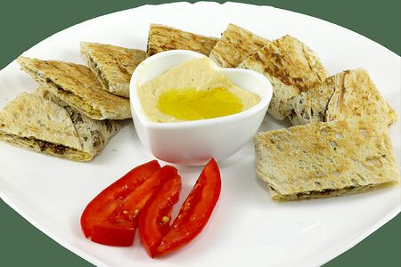 Заатар с сыром и хумусом