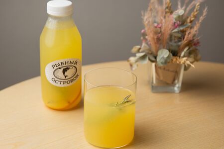 Лимонад собственного приготовления цитрусовый с розмарином