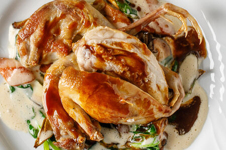 Перепёлка со спаржей и грудинкой