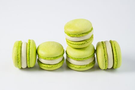 Макарон Фисташка-малина