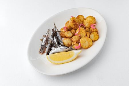 Печеный картофель с хамсой