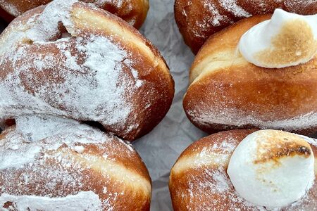 Пончик с карамелью