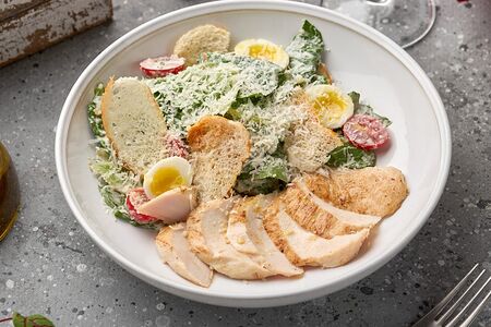 Цезарь с сочным цыплёнком