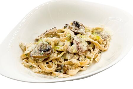 Паста с курицей и грибами
