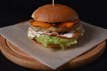 Индиана Джонс S