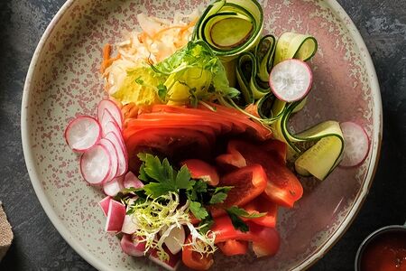 Ассорти из свежих овощей