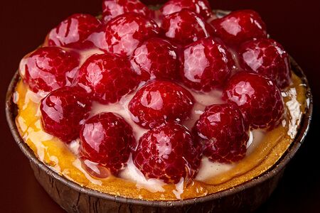 Корзиночка с малиной