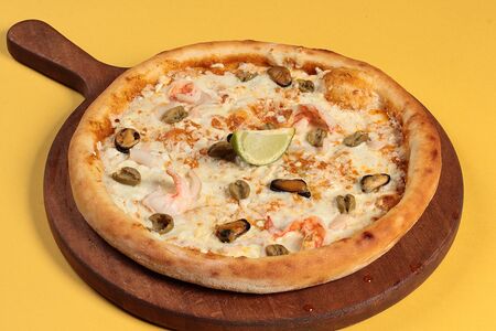 Пицца Том ям с морепродуктами большая