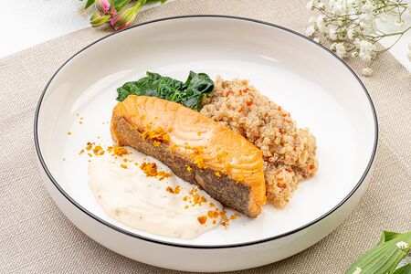 Форель с киноа