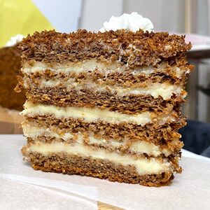 Медовик с карамелью 