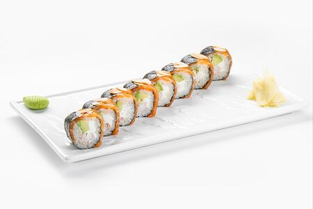 Ролл с лососем, креветкой, сливочным сыром и авокадо