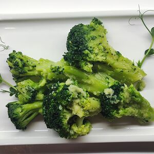 Капуста брокколи с чесноком