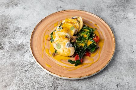 Куриная грудка со шпинатом и арахисовым карри