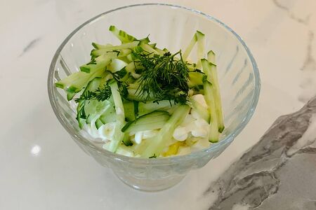 Салат с горбушей и огурцом