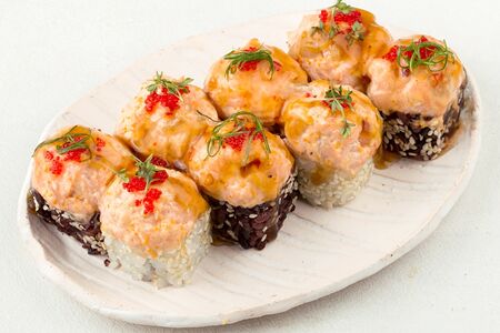 Запеченный ролл с тигровой креветкой терияки