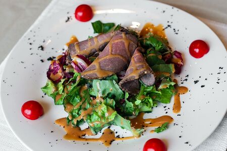 Салат с ростбифом