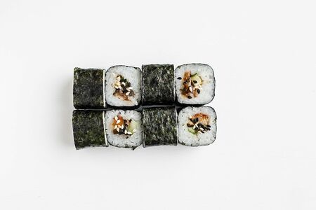 Ролл с копченым угрем и огурцом