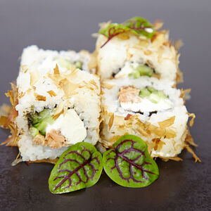 Бонито ролл с лососем 