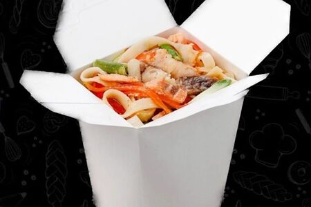 Удон с курицей в кисло-сладком соусе