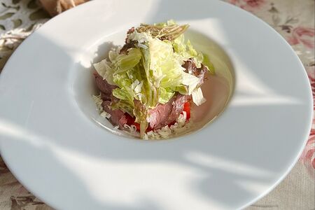 Салат с ростбифом и вялеными томатами