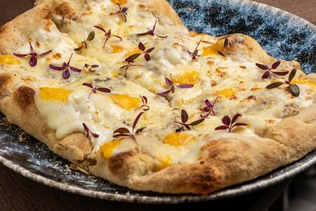 Римская пицца Четыре сыра