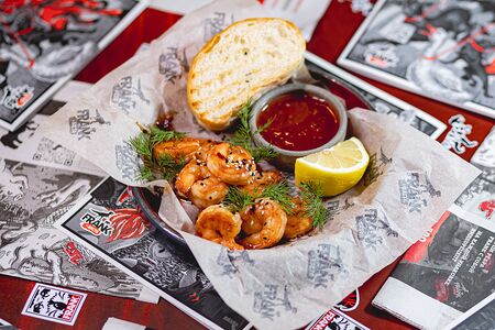 Жареные креветки с хрустящей чиабаттой