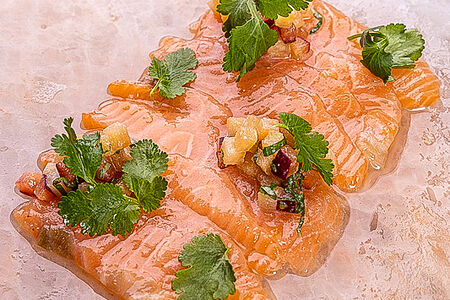 Сугудай из форели с чанти из сливы