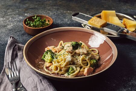 Паста с лососем и брокколи