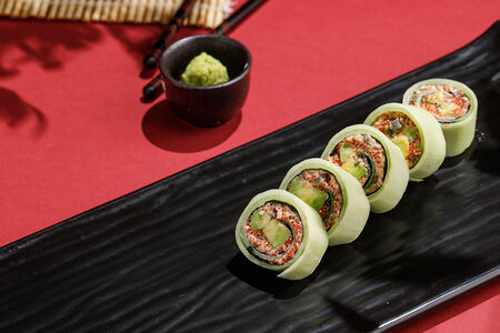 Фирменный ролл с тунцом