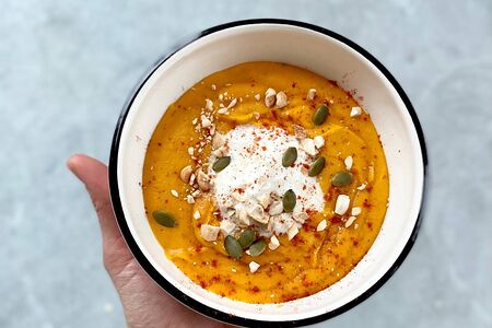 Нежный тыквенный суп с карри и страчателлой