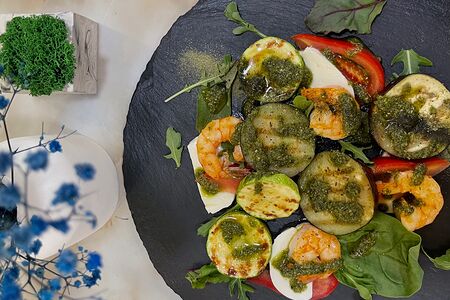 Креветки с овощами