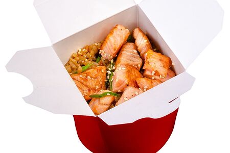 Wok с лососем