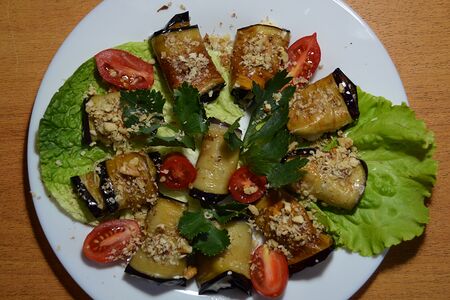 Рулет из баклажанов