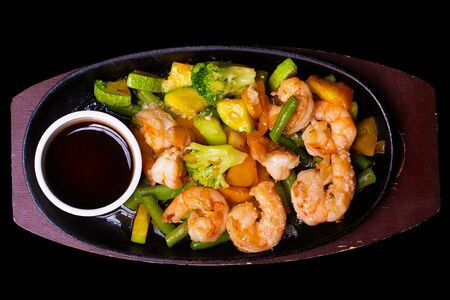 Соте из тигровых креветок