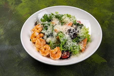 Салат цезарь по-грузински с креветками