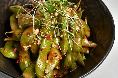 Бобы эдамамэ с крупной морской солью