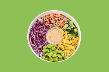 Поке боул с форелью и овощами