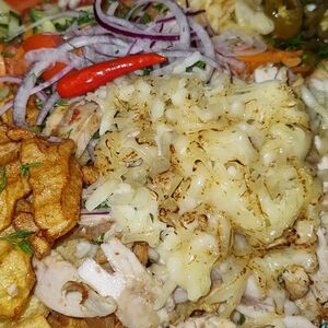 Шаверма на тарелке с моцареллой