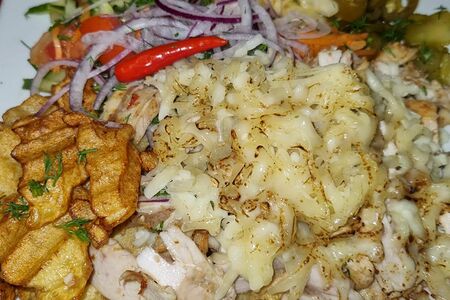 Шаверма на тарелка с моцареллой