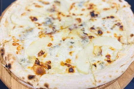 Груша с голубым сыром и мёдом