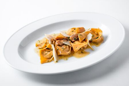 Каппеллетти с уткой, белыми грибами