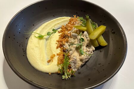 Бефстроганов с картофельным пюре