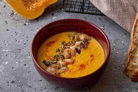 Крем-суп из тыквы с креветками