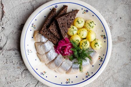 Сельдь по-русски с картофелем и луком