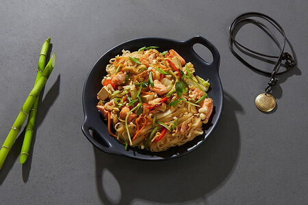 Пад тай с лососем