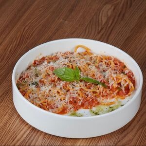 Спагетти с томатным соусом